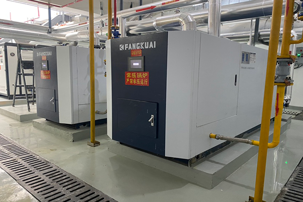 西宁站使用方快锅炉两台700kw两台1400kw常压燃气热水锅炉案例