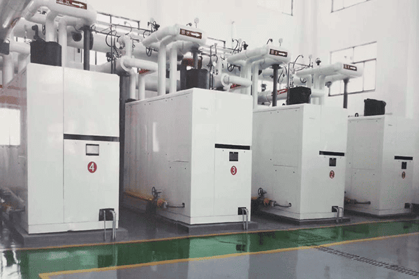 山东某技师学院4台2800kw的燃气真空热水锅炉